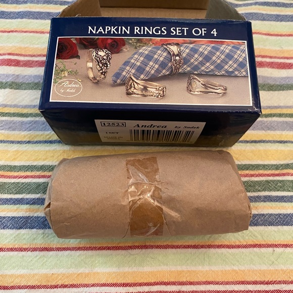 NIB Andrea by Sadek Napkin Rings Set of 4 Flatware Shaped (1.75”) Silver Tone - Picture 5 of 5